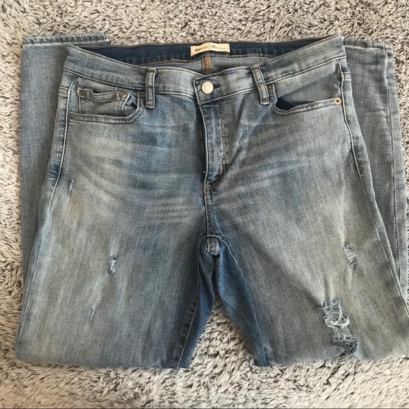 FINAL SALE - Distressed GAP True Skinny Jeans - Picture 5 of 8